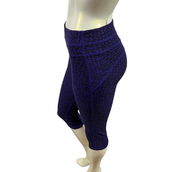 Tek Gear Purple Black Geometric Print Capri Leggings Athletic Compression Small - Picture 2 of 16